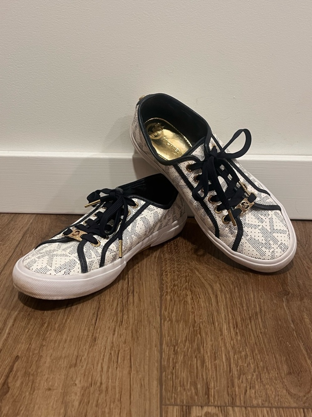 Michael Kors Boerum Sneaker in White/Navy - Picture 3 of 12